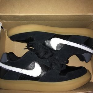 Nike SB Delta Force Men’s Sz 9.5